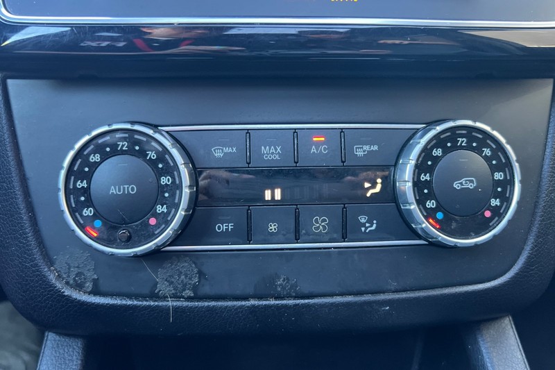 Mercedes-Benz GLS Vehicle Full-screen Gallery Image 29