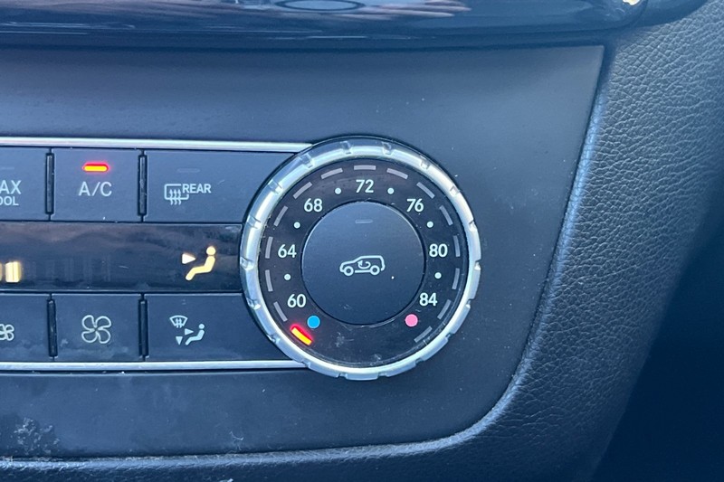 Mercedes-Benz GLS Vehicle Full-screen Gallery Image 31