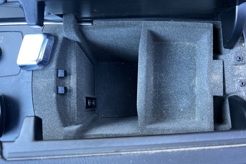 Mercedes-Benz GLS Vehicle Full-screen Gallery Image 34