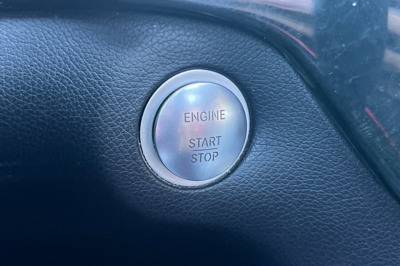 Mercedes-Benz GLS Vehicle Full-screen Gallery Image 36