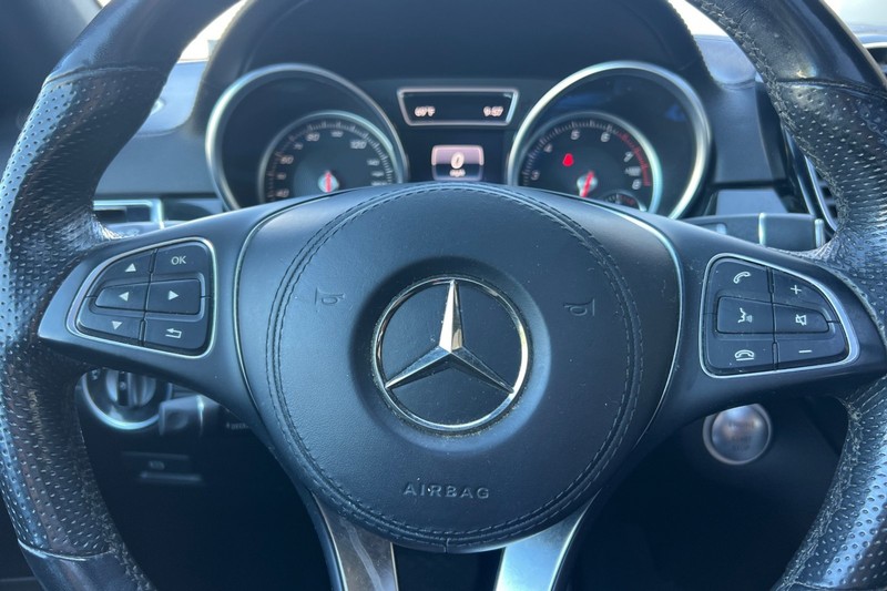 Mercedes-Benz GLS Vehicle Full-screen Gallery Image 37