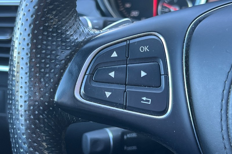 Mercedes-Benz GLS Vehicle Full-screen Gallery Image 38