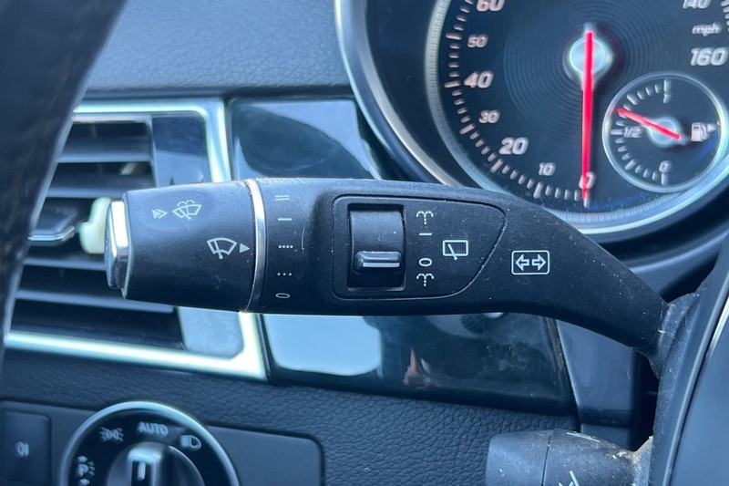Mercedes-Benz GLS Vehicle Full-screen Gallery Image 39