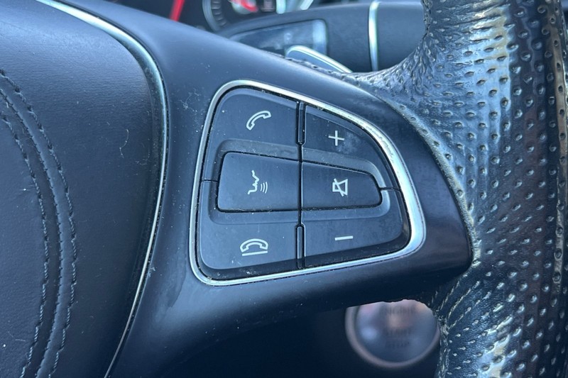 Mercedes-Benz GLS Vehicle Full-screen Gallery Image 40