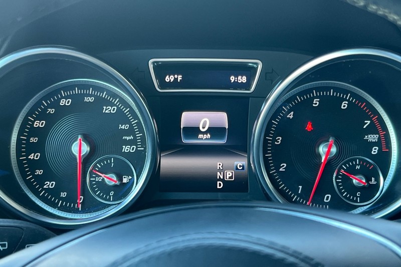 Mercedes-Benz GLS Vehicle Full-screen Gallery Image 42