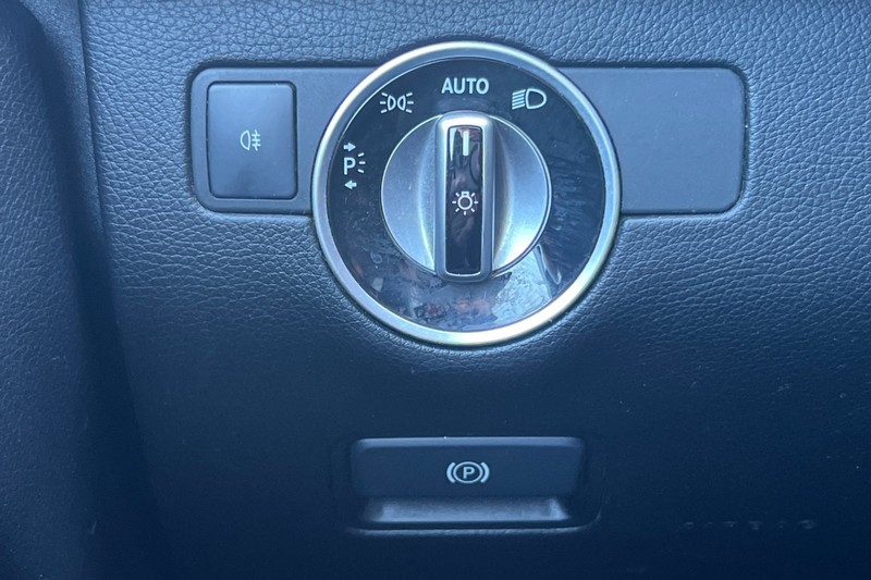 Mercedes-Benz GLS Vehicle Full-screen Gallery Image 44