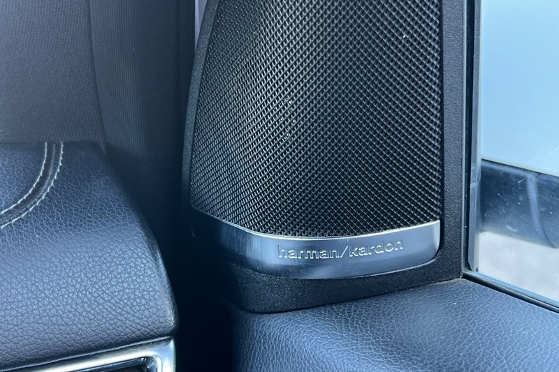 Mercedes-Benz GLS Vehicle Full-screen Gallery Image 46