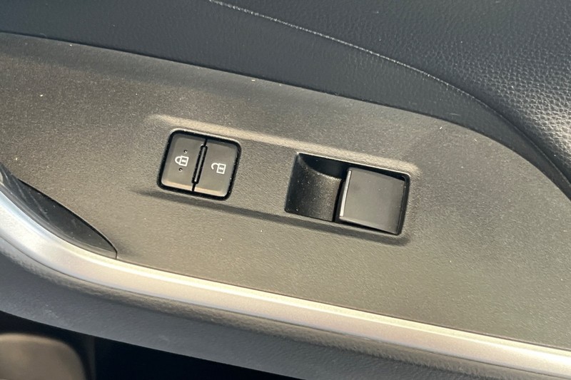 Toyota RAV4 Hybrid Vehicle Full-screen Gallery Image 22