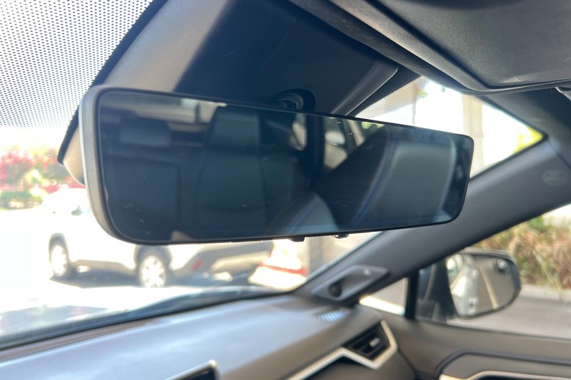 Toyota RAV4 Hybrid Vehicle Full-screen Gallery Image 25