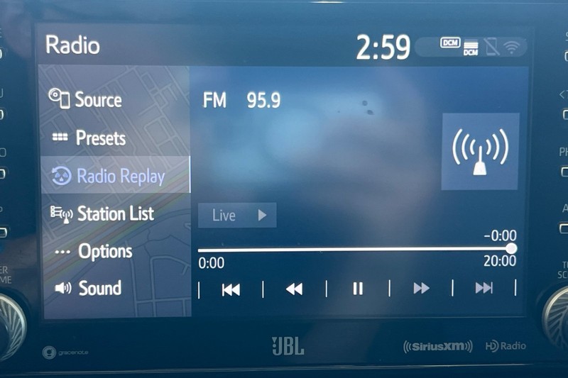 Toyota RAV4 Hybrid Vehicle Full-screen Gallery Image 26