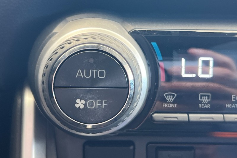 Toyota RAV4 Hybrid Vehicle Full-screen Gallery Image 29
