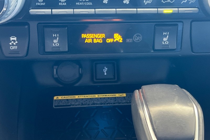 Toyota RAV4 Hybrid Vehicle Full-screen Gallery Image 31