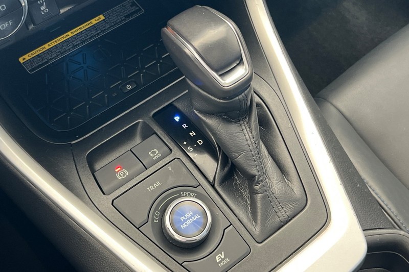 Toyota RAV4 Hybrid Vehicle Full-screen Gallery Image 34