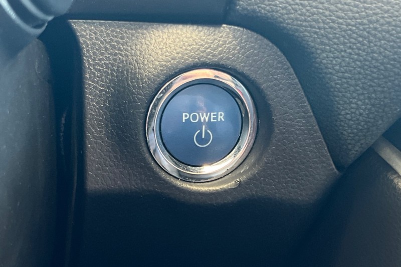 Toyota RAV4 Hybrid Vehicle Full-screen Gallery Image 35