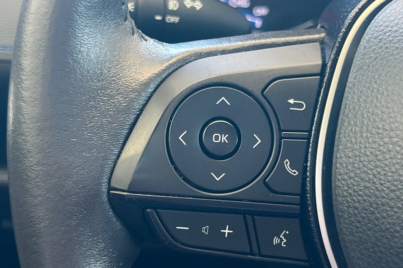 Toyota RAV4 Hybrid Vehicle Full-screen Gallery Image 37
