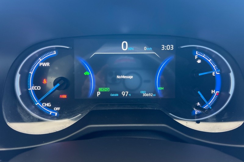 Toyota RAV4 Hybrid Vehicle Full-screen Gallery Image 41