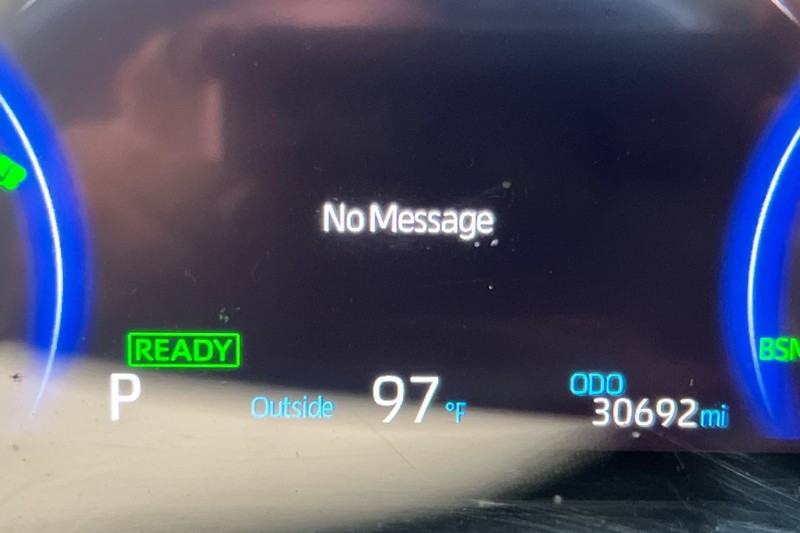 Toyota RAV4 Hybrid Vehicle Full-screen Gallery Image 42