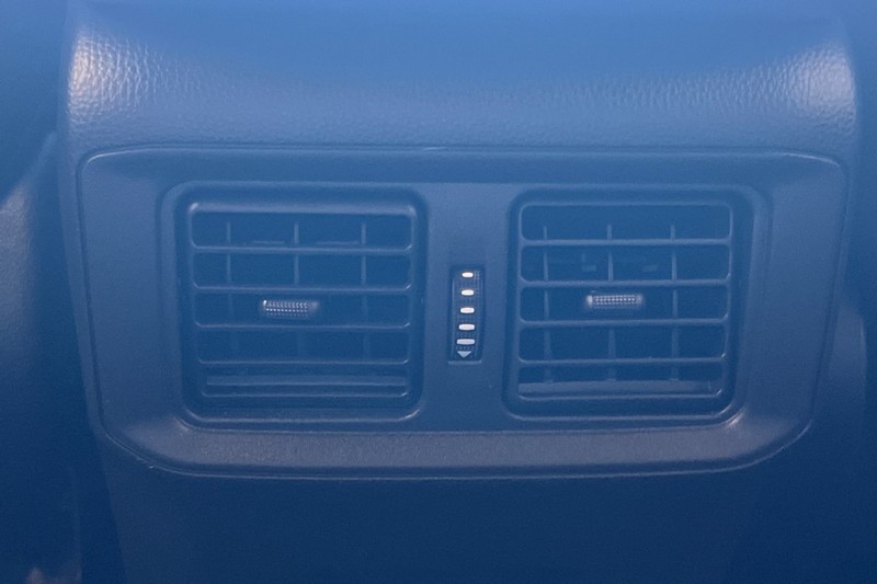 Toyota RAV4 Hybrid Vehicle Full-screen Gallery Image 44