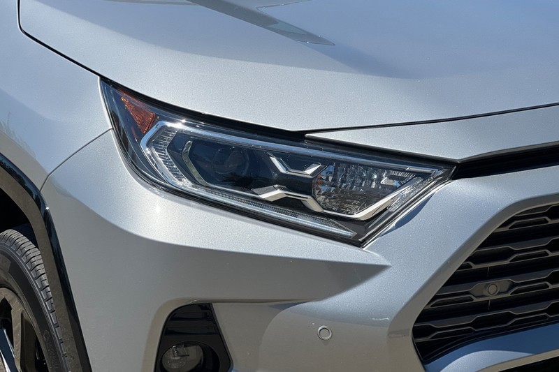 Toyota RAV4 Hybrid Vehicle Full-screen Gallery Image 48