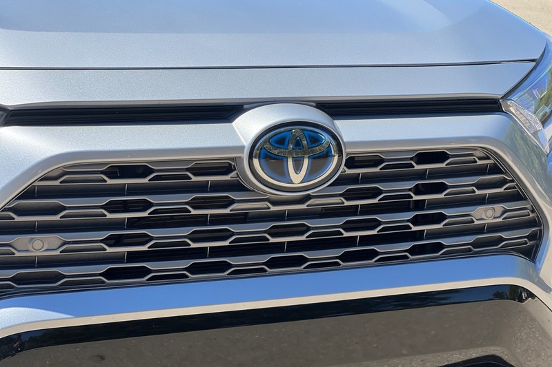 Toyota RAV4 Hybrid Vehicle Full-screen Gallery Image 49