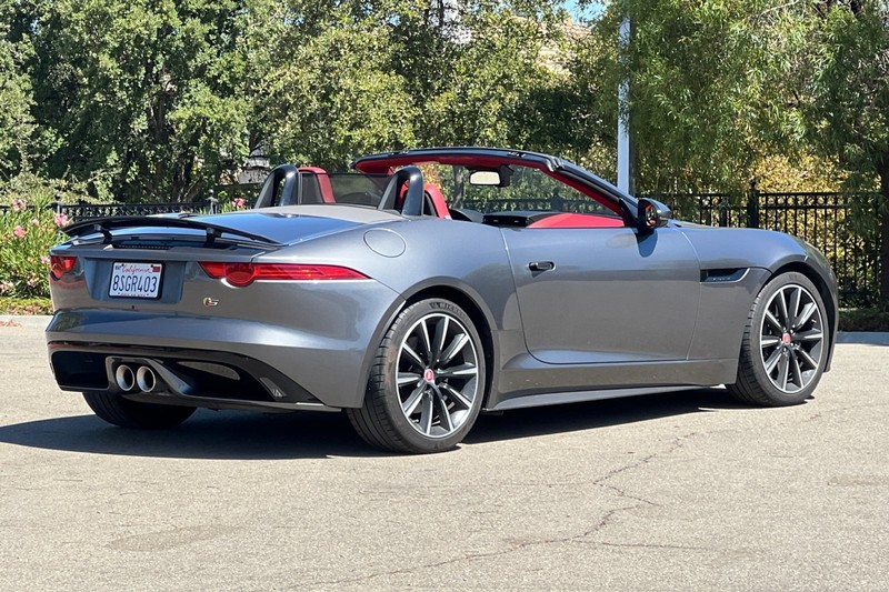 Jaguar F-TYPE Vehicle Full-screen Gallery Image 04
