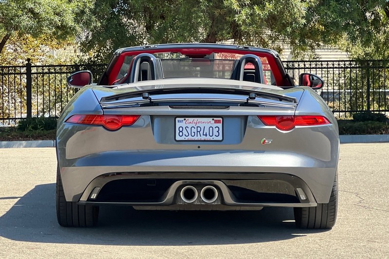 Jaguar F-TYPE Vehicle Full-screen Gallery Image 05