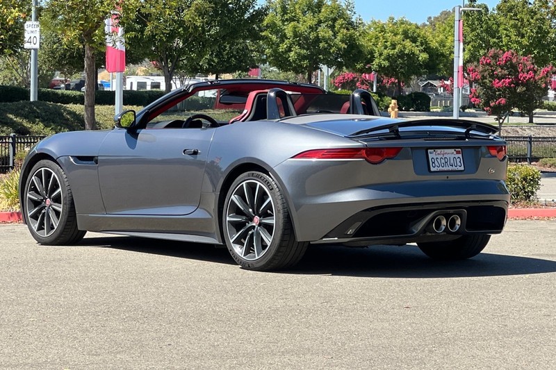 Jaguar F-TYPE Vehicle Full-screen Gallery Image 06