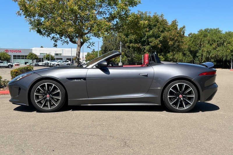 Jaguar F-TYPE Vehicle Full-screen Gallery Image 07