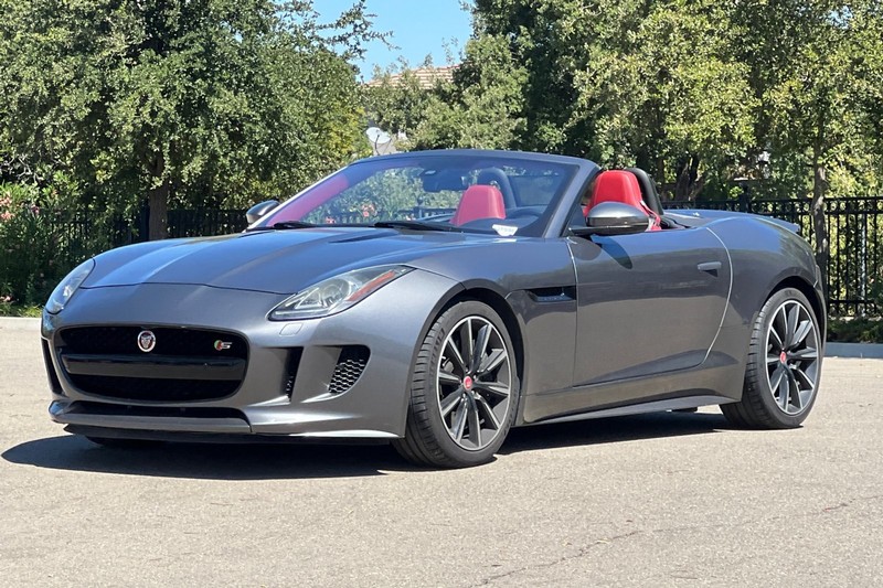 Jaguar F-TYPE Vehicle Full-screen Gallery Image 08