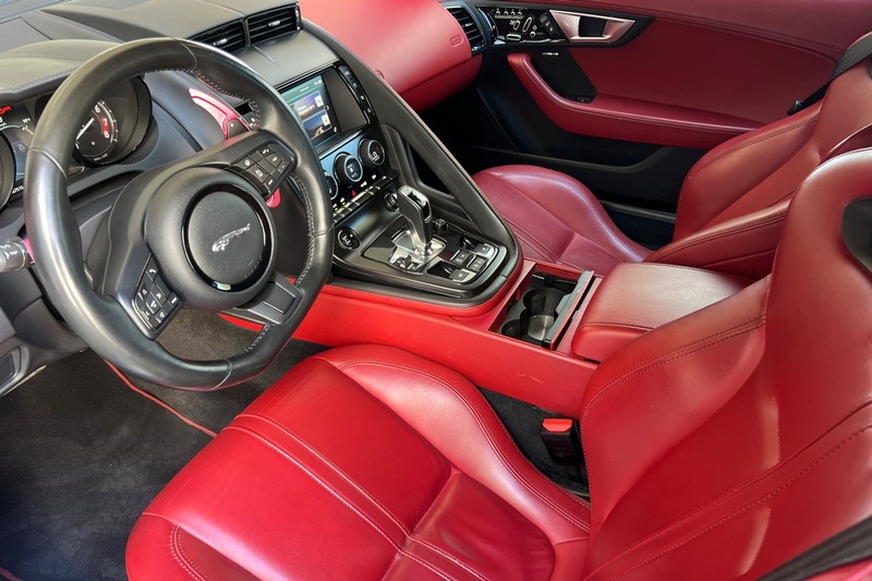 Jaguar F-TYPE Vehicle Full-screen Gallery Image 11