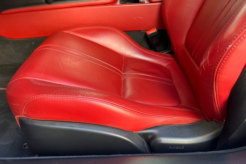 Jaguar F-TYPE Vehicle Full-screen Gallery Image 14