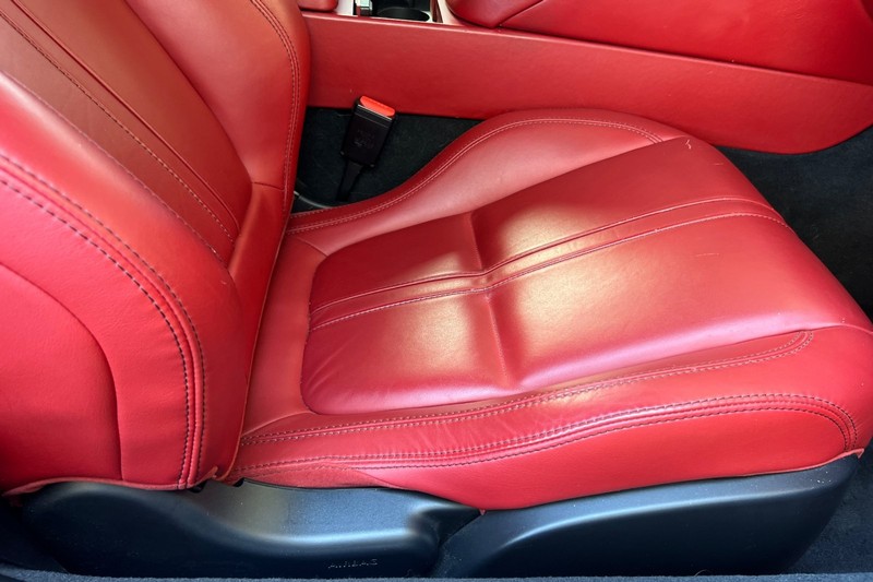 Jaguar F-TYPE Vehicle Full-screen Gallery Image 19