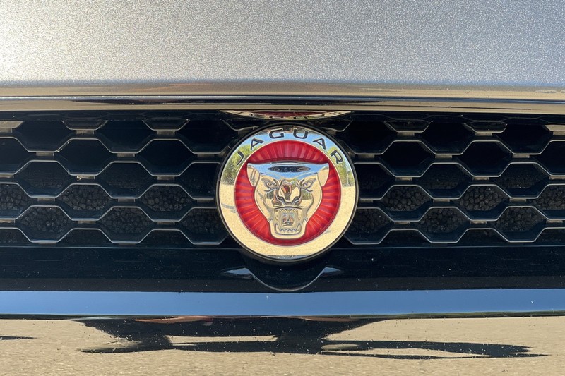 Jaguar F-TYPE Vehicle Full-screen Gallery Image 44