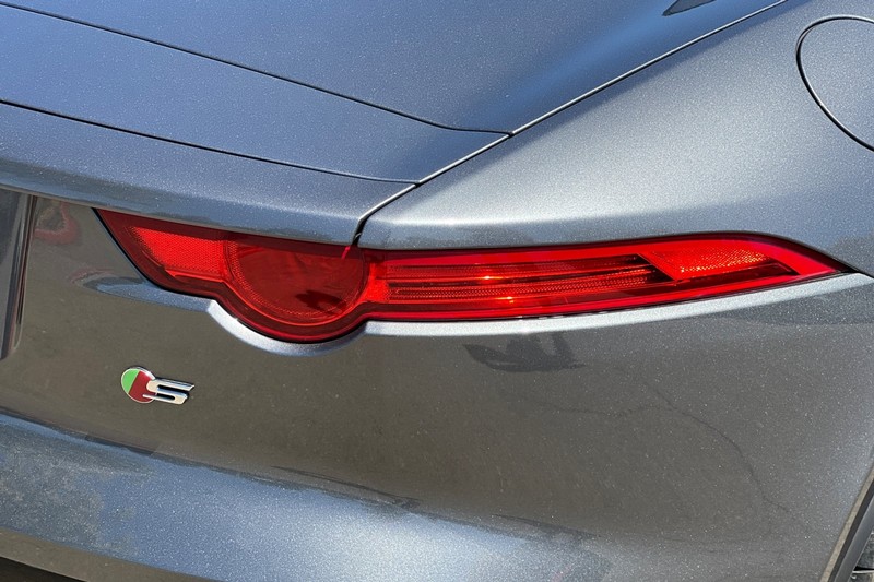 Jaguar F-TYPE Vehicle Full-screen Gallery Image 47