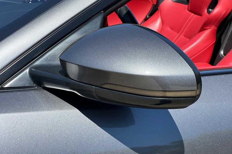 Jaguar F-TYPE Vehicle Full-screen Gallery Image 50