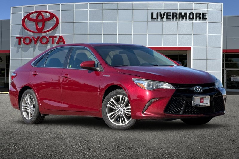 Toyota Camry Hybrid Vehicle Full-screen Gallery Image 02