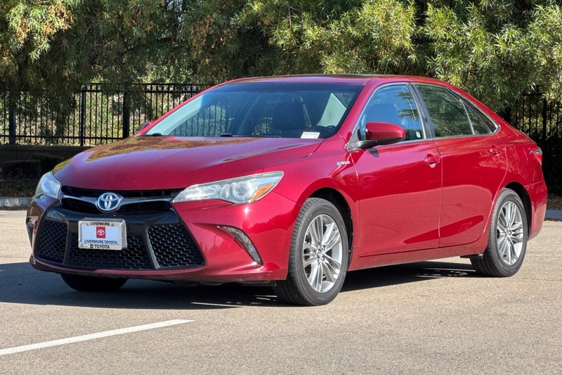 Toyota Camry Hybrid Vehicle Full-screen Gallery Image 08