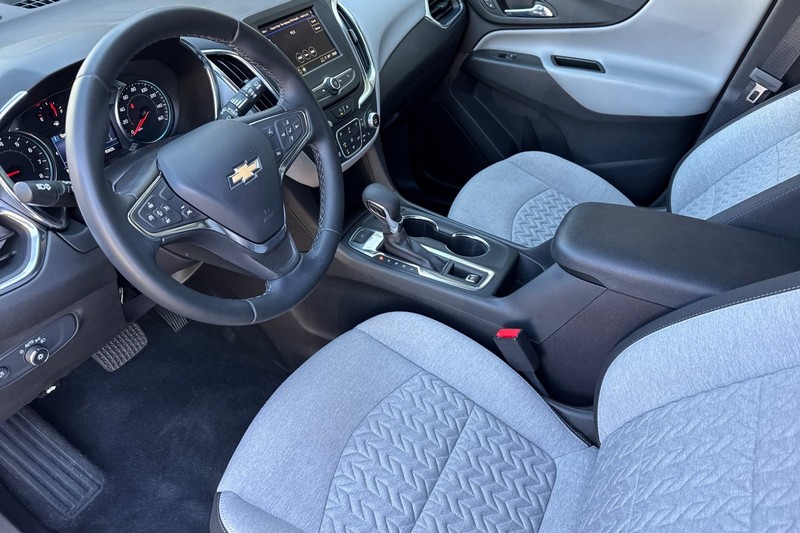 Chevrolet Equinox Vehicle Full-screen Gallery Image 10