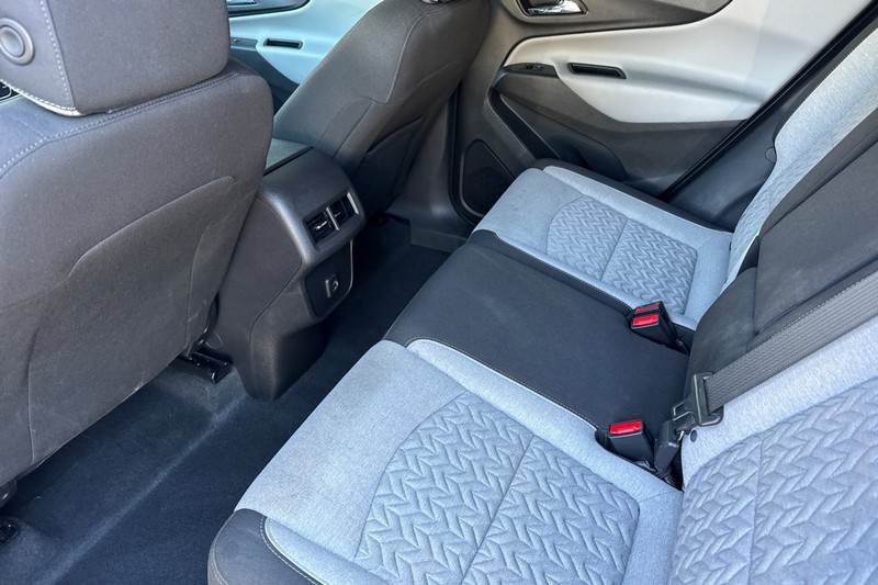 Chevrolet Equinox Vehicle Full-screen Gallery Image 14