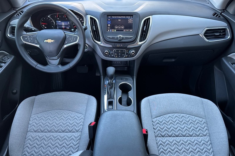 Chevrolet Equinox Vehicle Full-screen Gallery Image 15
