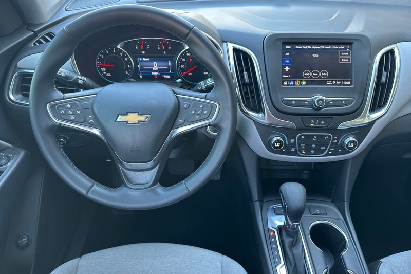 Chevrolet Equinox Vehicle Full-screen Gallery Image 16