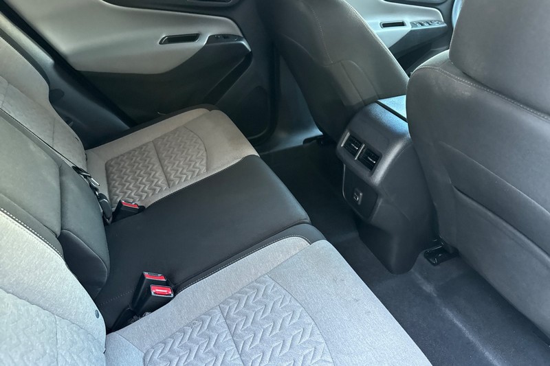 Chevrolet Equinox Vehicle Full-screen Gallery Image 18