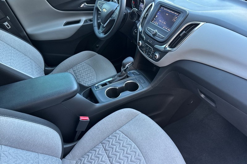 Chevrolet Equinox Vehicle Full-screen Gallery Image 19