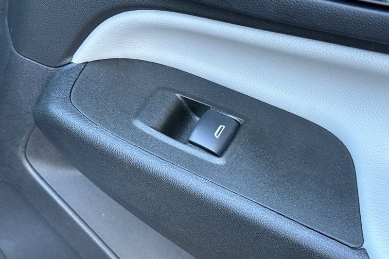 Chevrolet Equinox Vehicle Full-screen Gallery Image 22