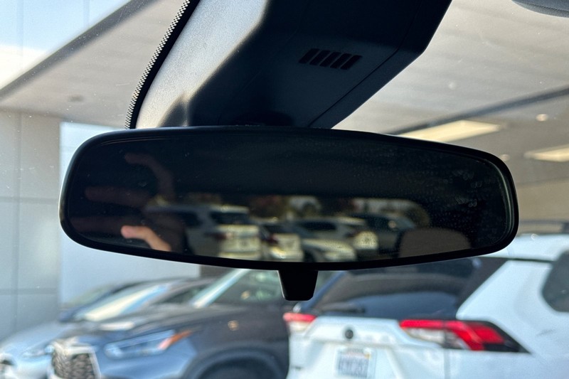 Chevrolet Equinox Vehicle Full-screen Gallery Image 25