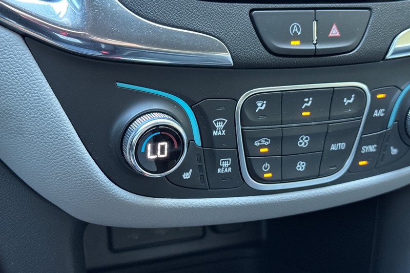 Chevrolet Equinox Vehicle Full-screen Gallery Image 29