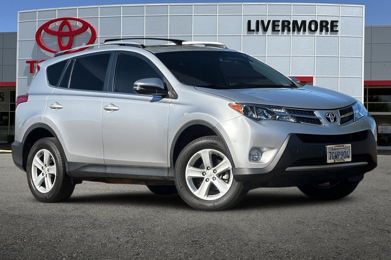Toyota RAV4 Vehicle Full-screen Gallery Image 02