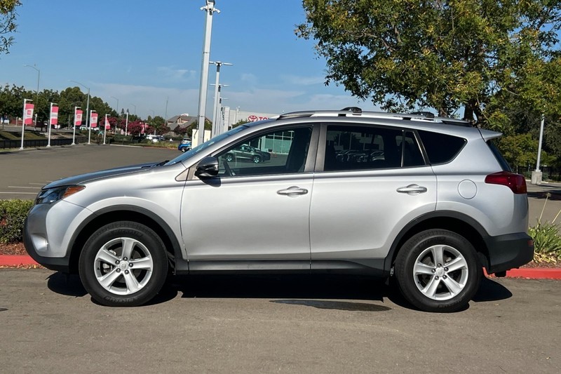 Toyota RAV4 Vehicle Full-screen Gallery Image 07