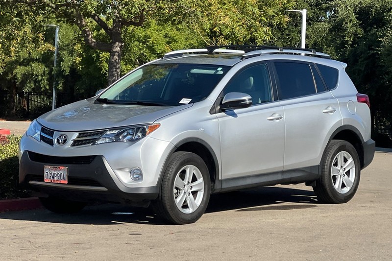 Toyota RAV4 Vehicle Full-screen Gallery Image 08