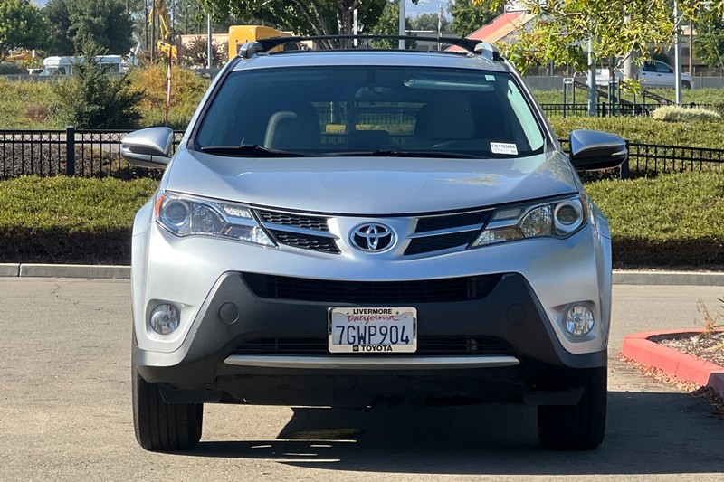 Toyota RAV4 Vehicle Full-screen Gallery Image 09